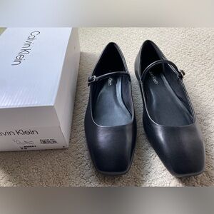Super cute (NIB never worn) and comfy Calvin Klein Mary Jane flats. Size 8.